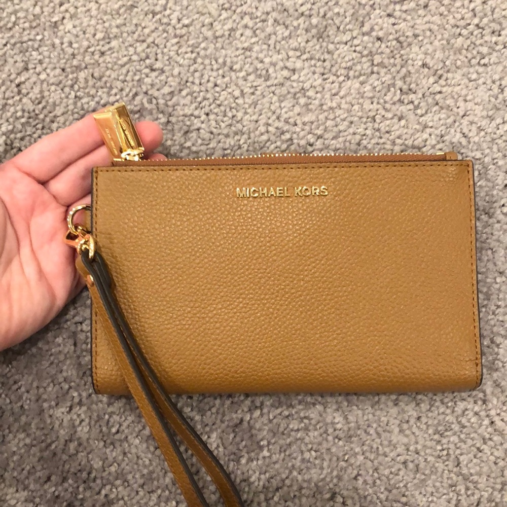 Michael Kors IPhone Wristlet
